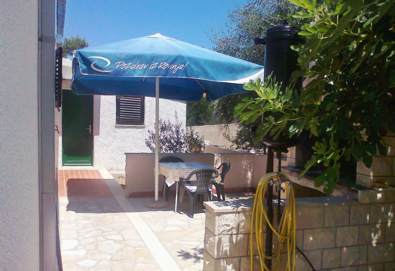 פוסטיר Apartments By The Sea Splitska, Brac - 2923 מראה חיצוני תמונה