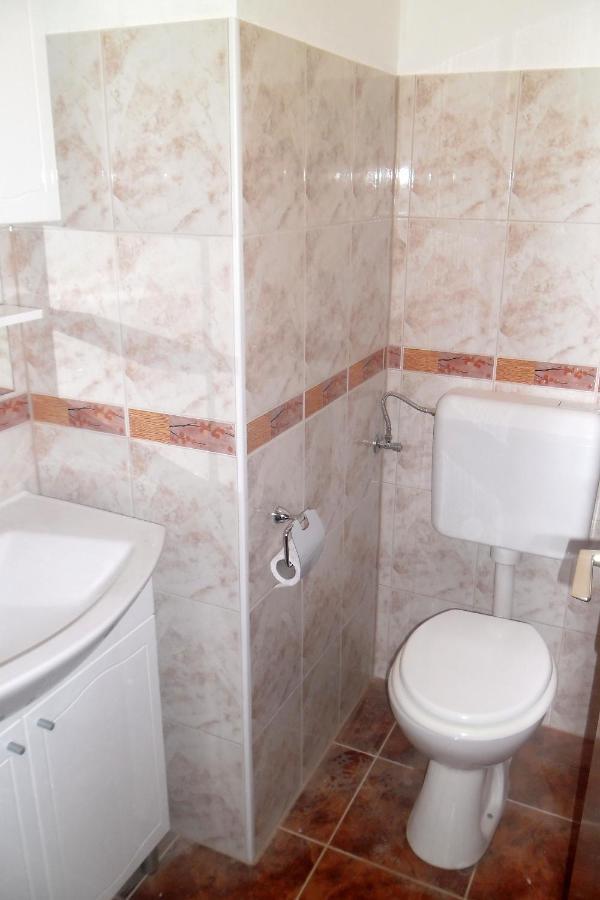 פוסטיר Apartments By The Sea Splitska, Brac - 2923 מראה חיצוני תמונה