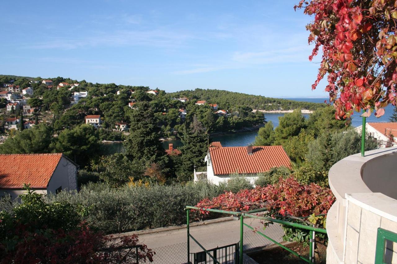 פוסטיר Apartments By The Sea Splitska, Brac - 2923 מראה חיצוני תמונה