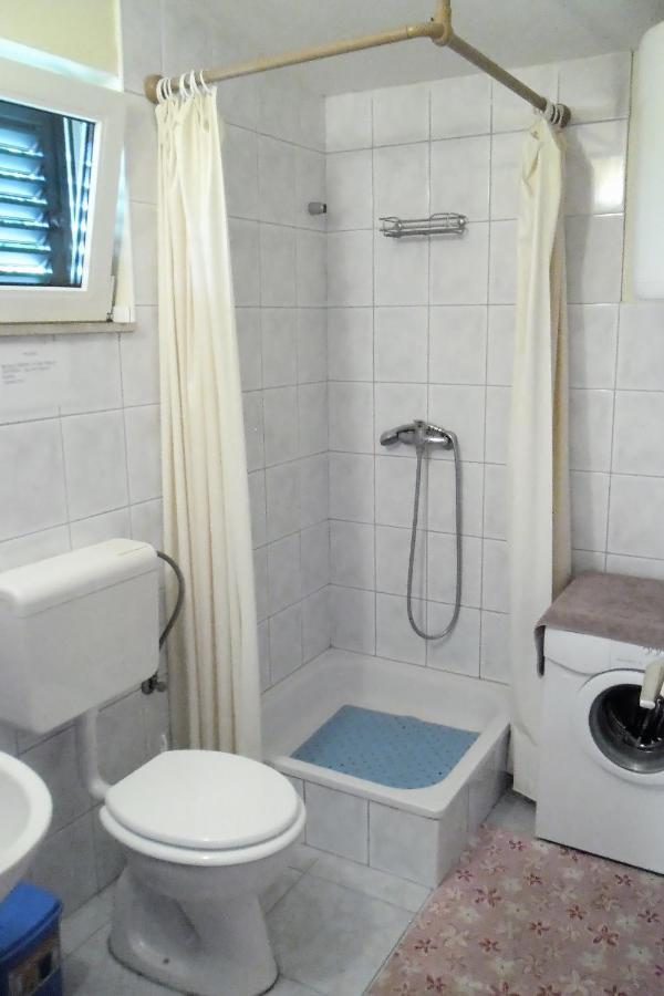 פוסטיר Apartments By The Sea Splitska, Brac - 2923 מראה חיצוני תמונה
