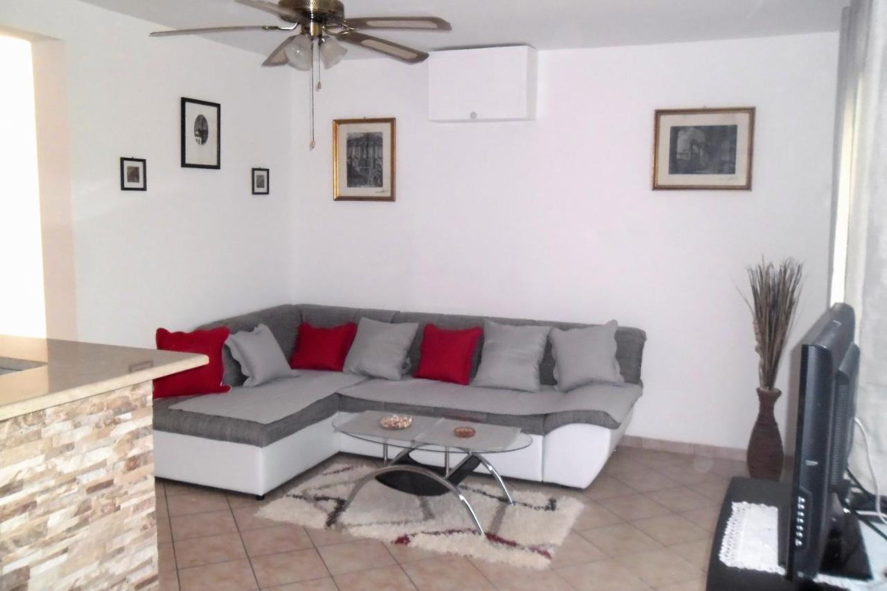 פוסטיר Apartments By The Sea Splitska, Brac - 2923 מראה חיצוני תמונה
