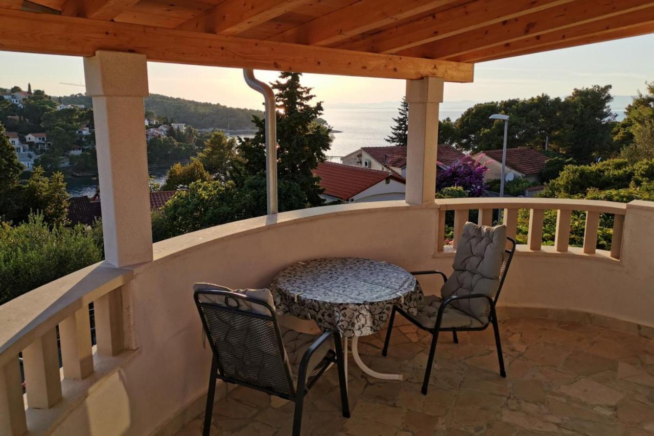 פוסטיר Apartments By The Sea Splitska, Brac - 2923 מראה חיצוני תמונה