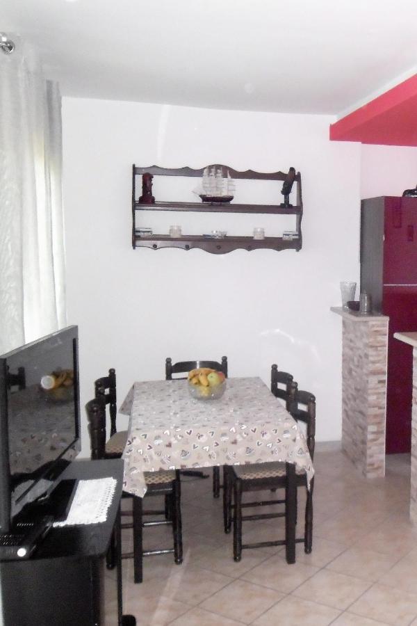 פוסטיר Apartments By The Sea Splitska, Brac - 2923 מראה חיצוני תמונה